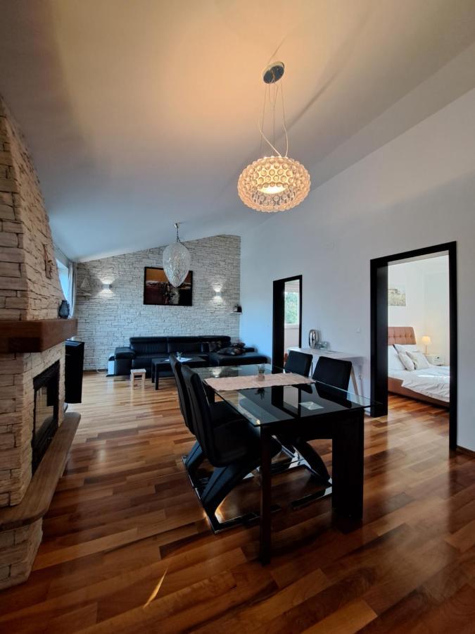 Apartments Villa Sotlar With Pool Umag Kültér fotó