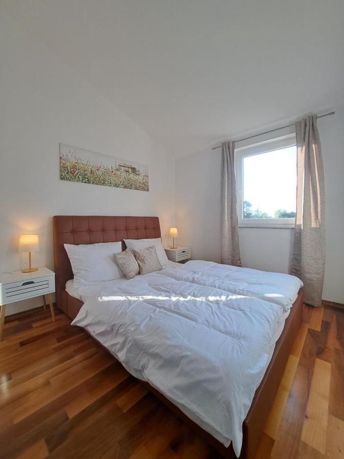 Apartments Villa Sotlar With Pool Umag Kültér fotó