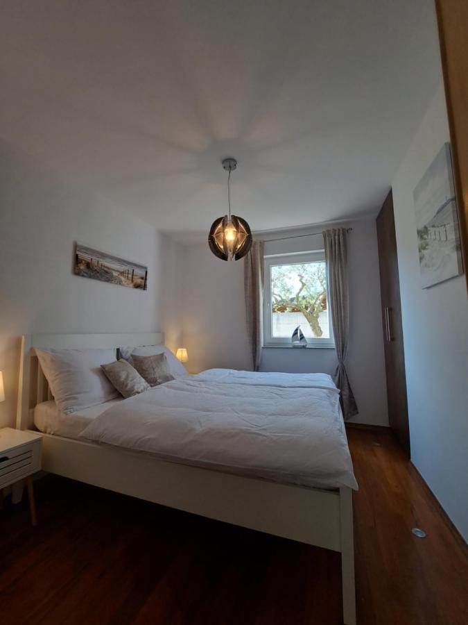 Apartments Villa Sotlar With Pool Umag Kültér fotó